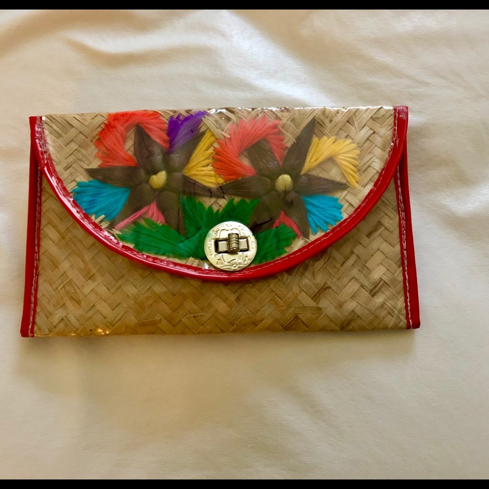 Handmade straw wallet made in El Salvador